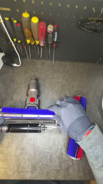 ローラーを引き抜く様子